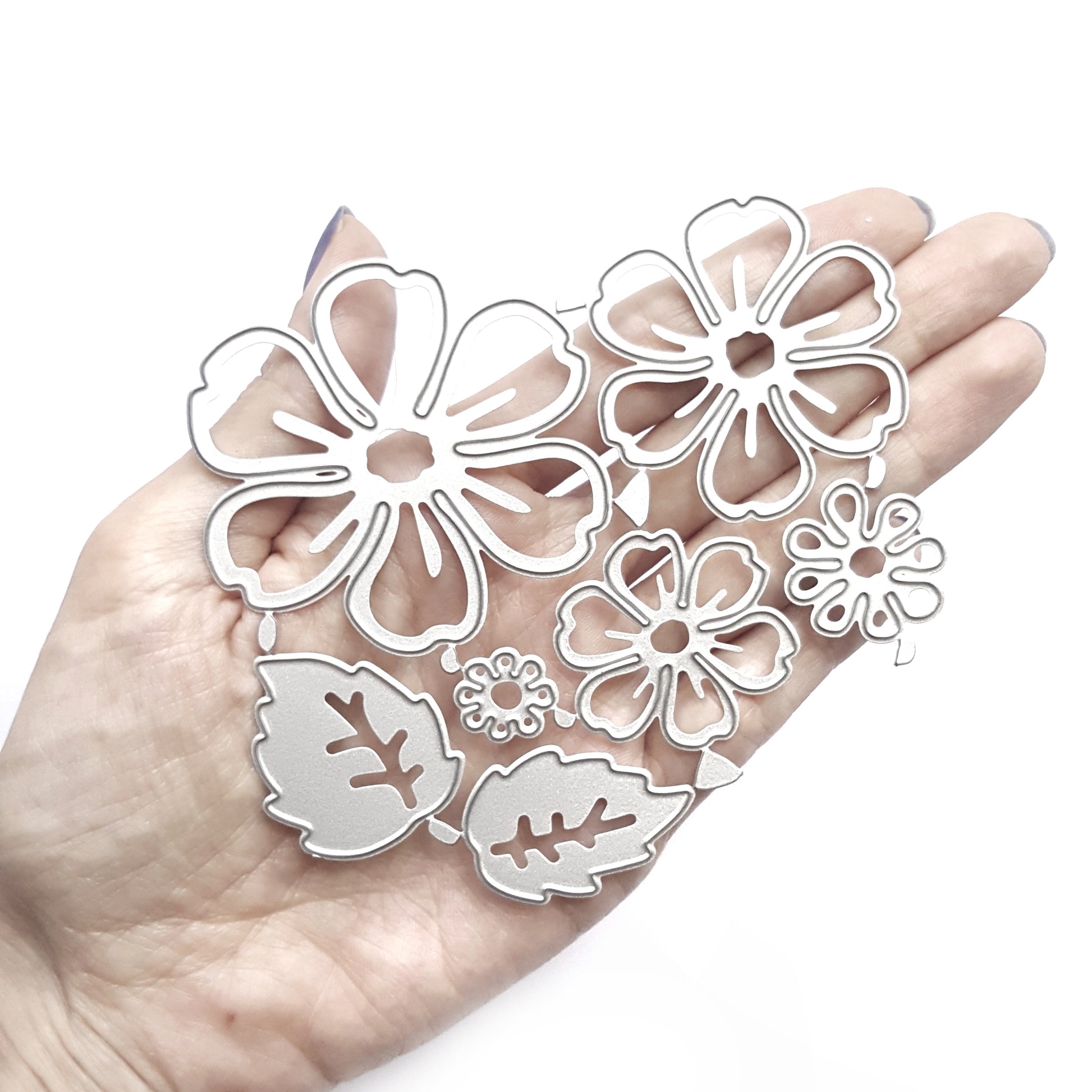 LEAVES FLOWER CUTTING - Luxy Kraft