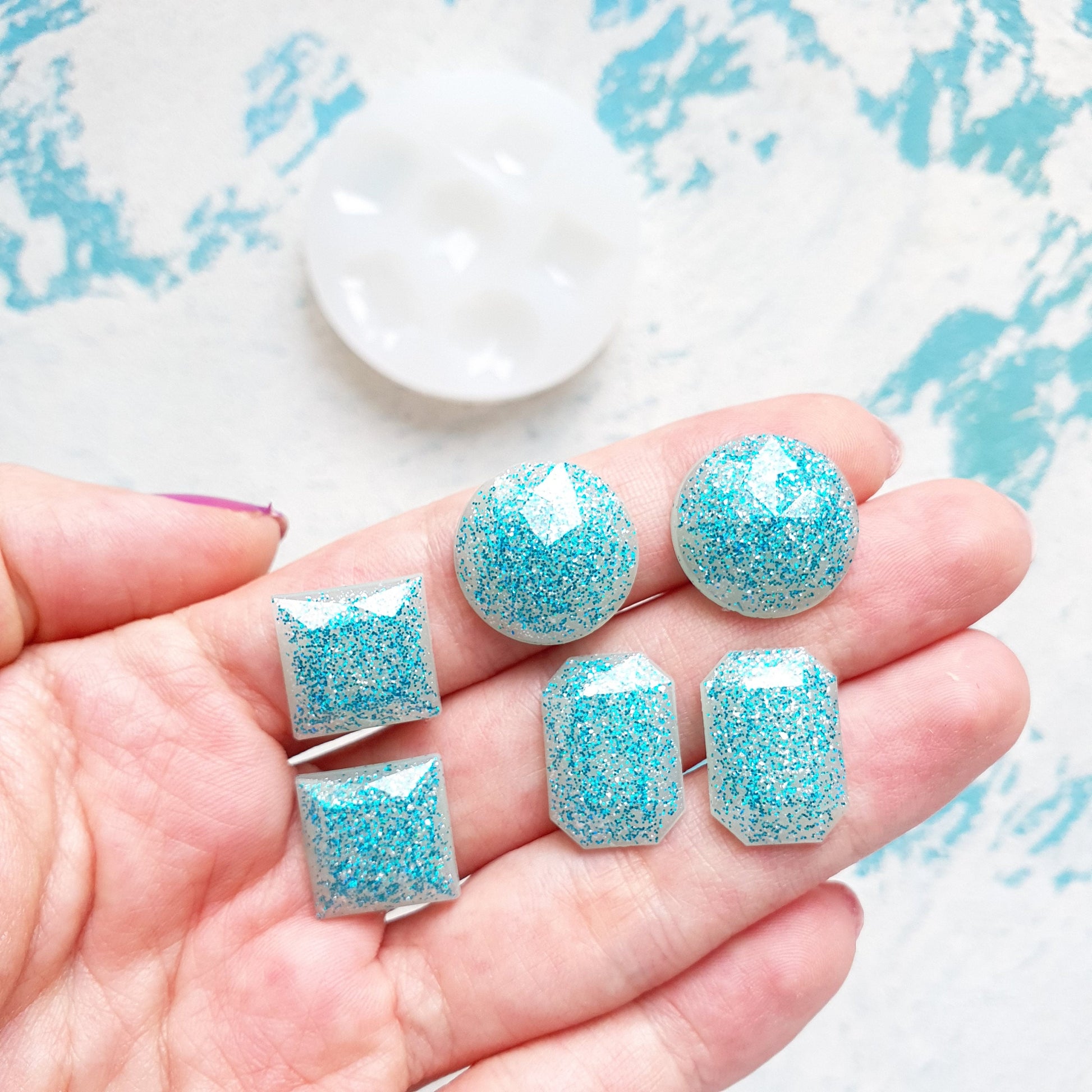 Silicone earrings mold for resin and epoxy for 6 cabochons Mould for Stud earrings - Luxy Kraft