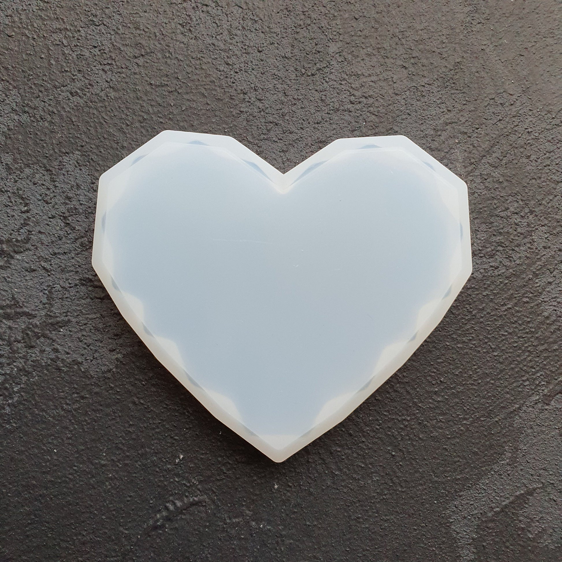 Heart Coaster silicone mold for Resin Epoxy Jesmonite 7.5 cm - Luxy Kraft