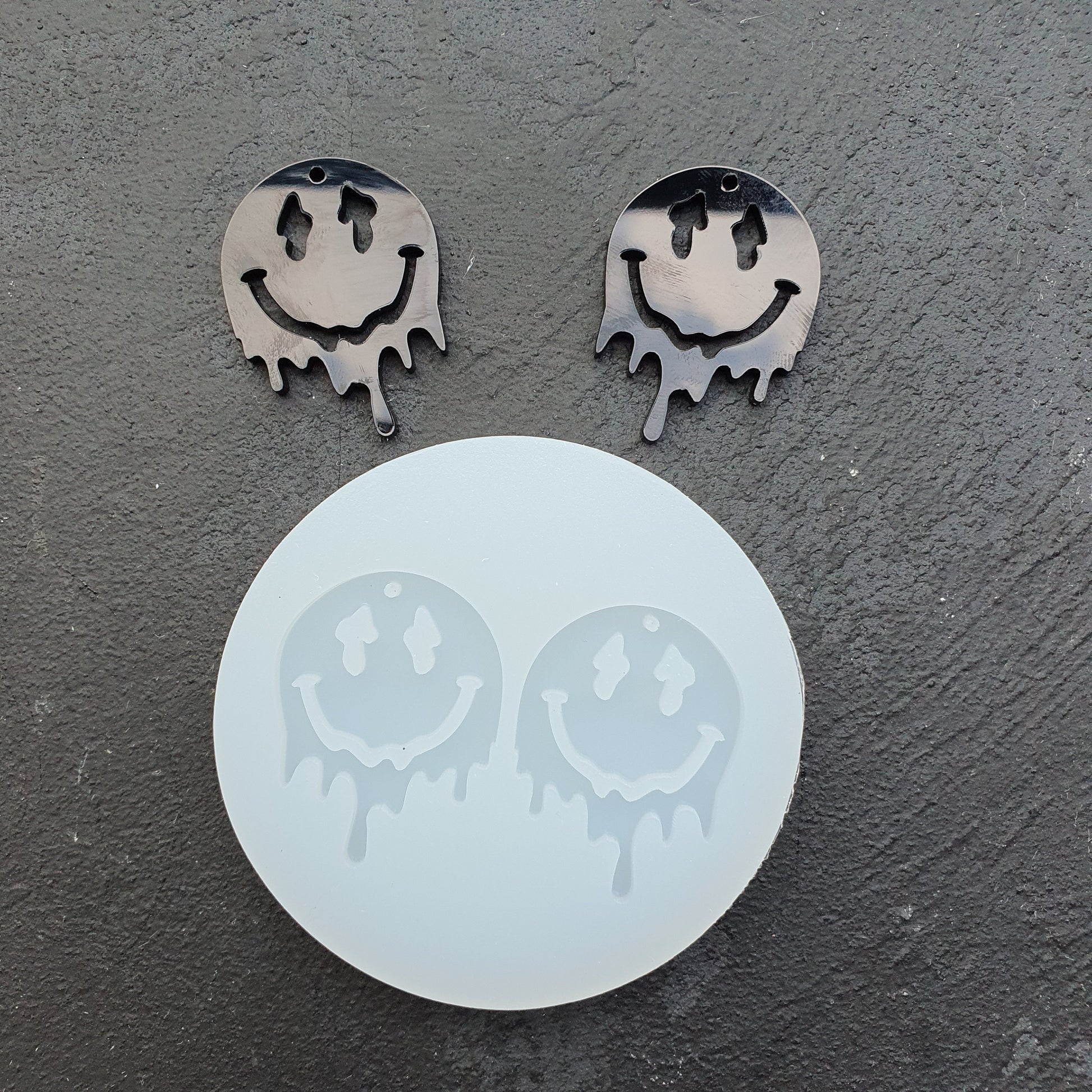 Halloween Smyle Ghost Silicone earrings mold for resin and epoxy - Luxy Kraft