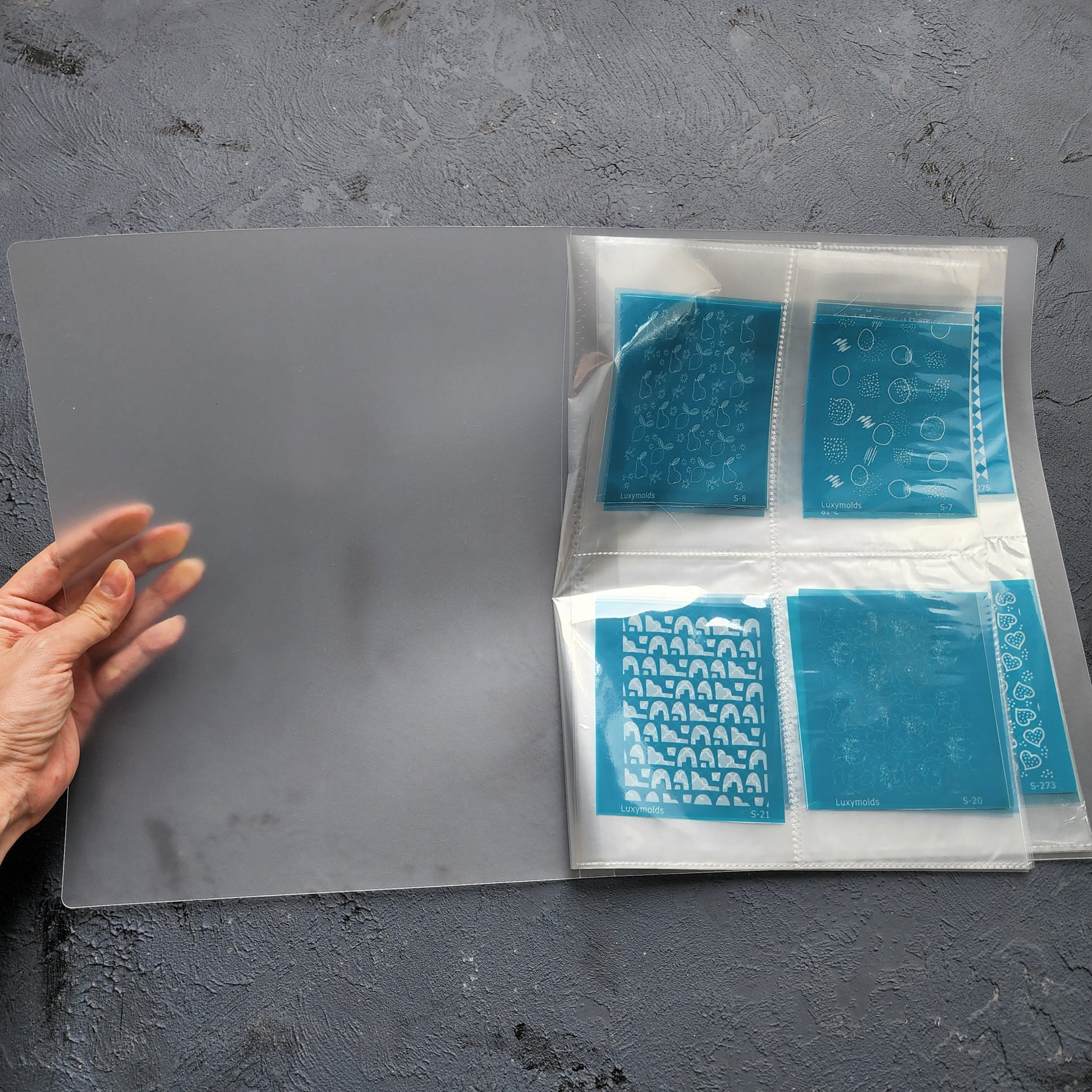 Folder book for Silk screens stencils with 64, 80 or 96 pockets