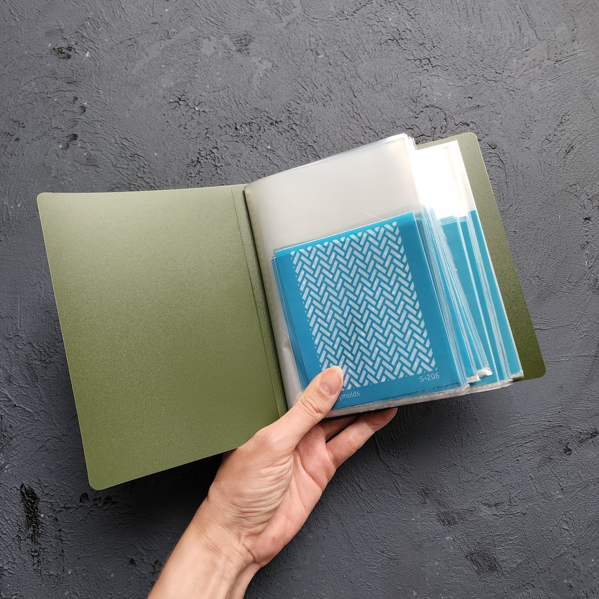 Folder book for Silk screens stencils with 64, 80 or 96 pockets
