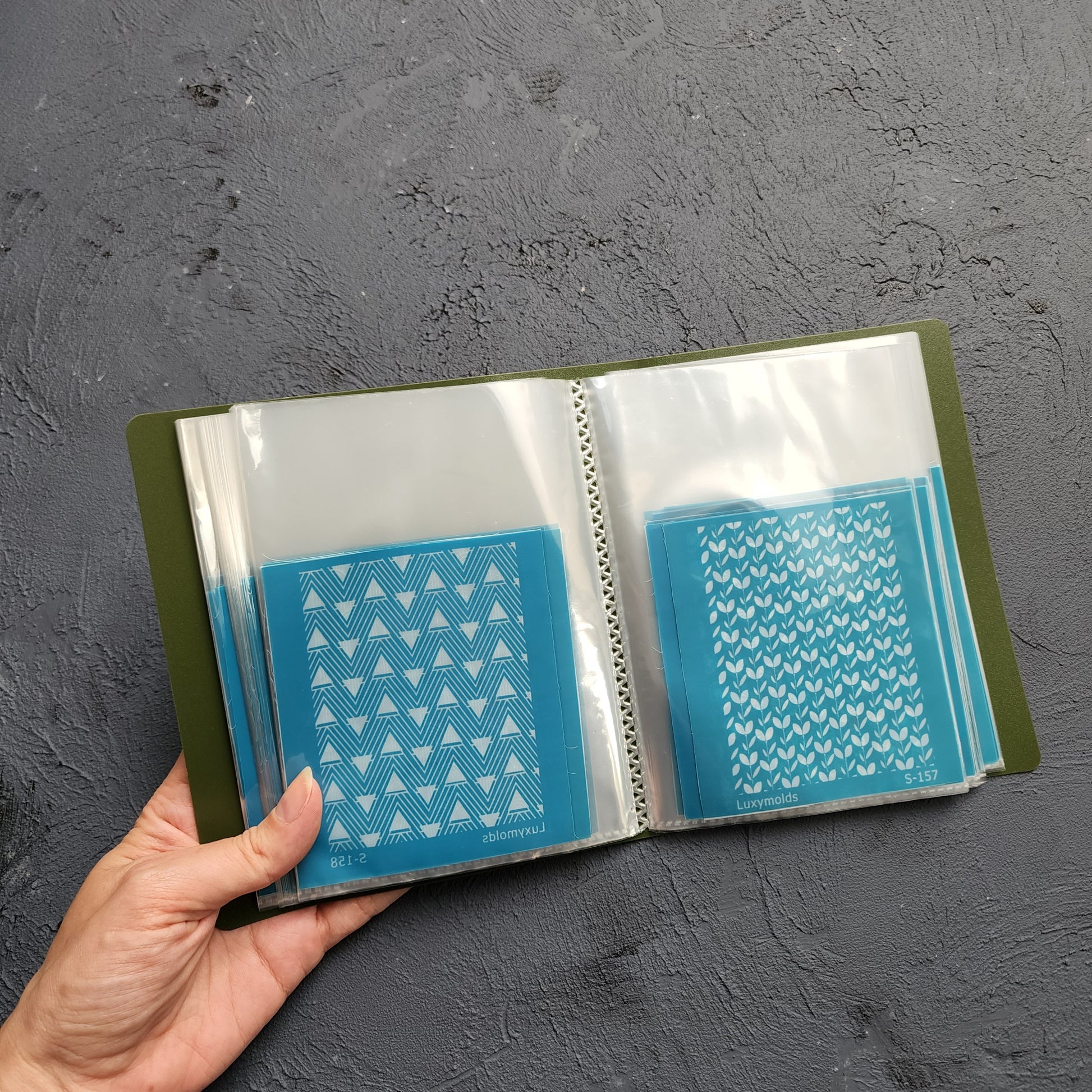 Folder book for Silk screens stencils with 64, 80 or 96 pockets