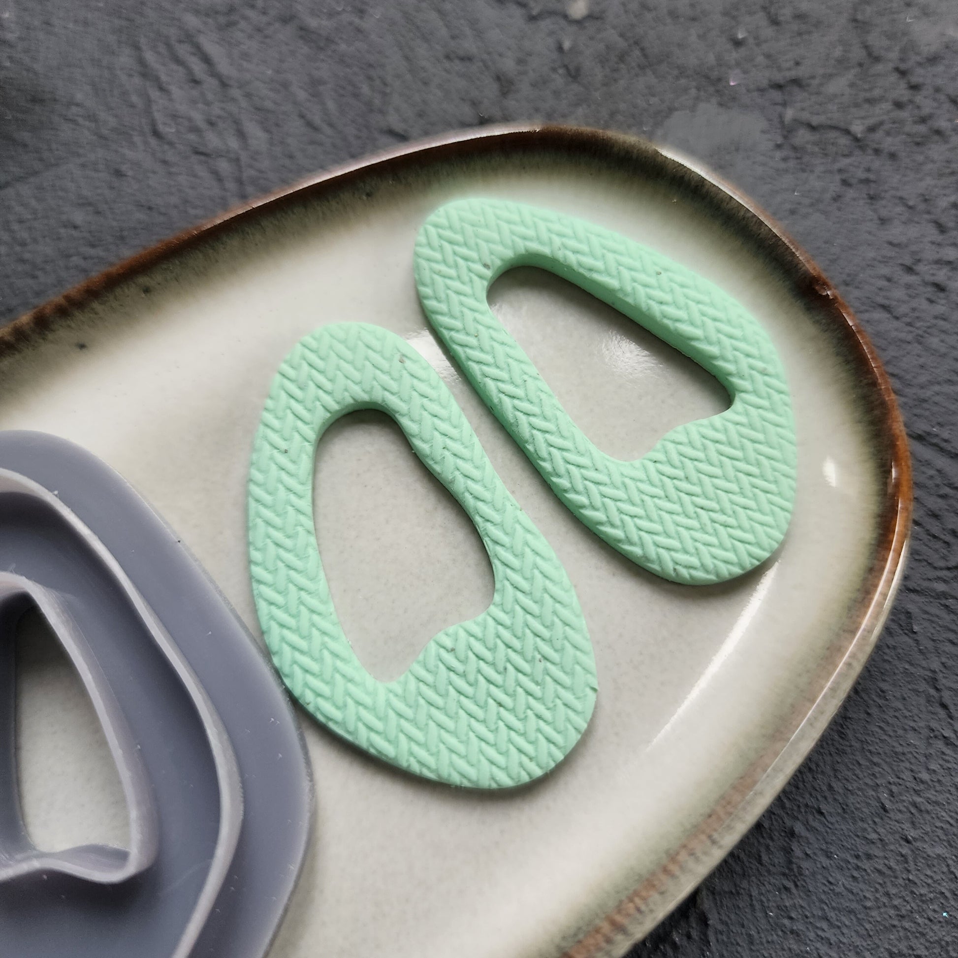 2 pcs set Polymer Clay cutters Abstract Geometric Earrings molds Polymer clay tool sharp cutter stamp Jewelry stud earrings cutters